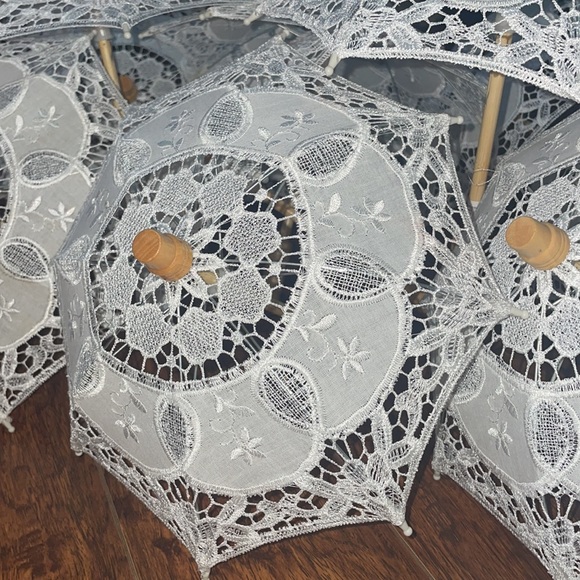 13 Mini Parasol Battenberg crocheted umbrellas 11” - Decorations/Props wedding - Picture 2 of 15